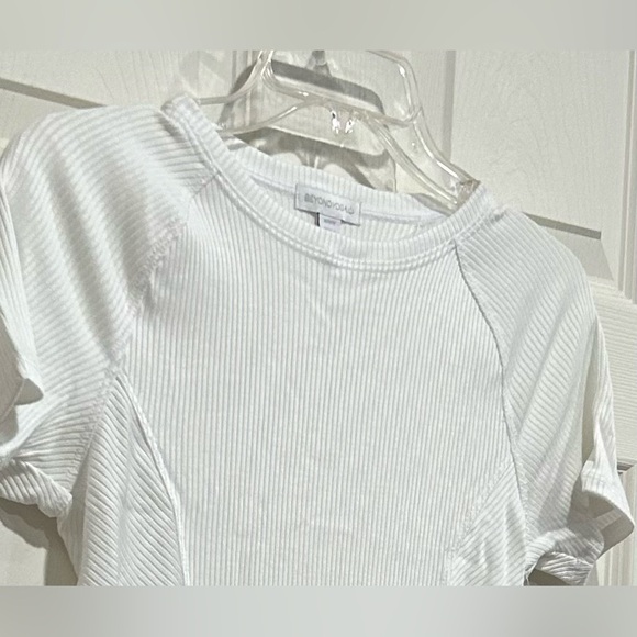 Beyond Yoga Women's Medium Silhouette Cropped Tee White NWT RIbbed Fabric - Picture 3 of 9